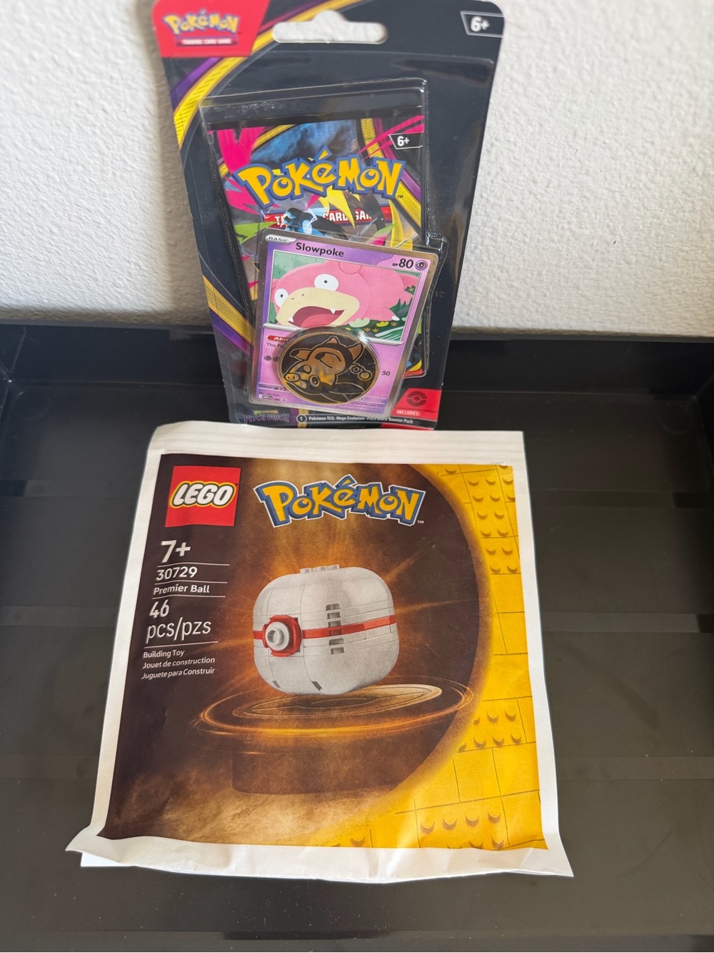 LEGO Pokémon Premier Ball Building Set with Pokemon TCG Blister Pack Slowpoke
